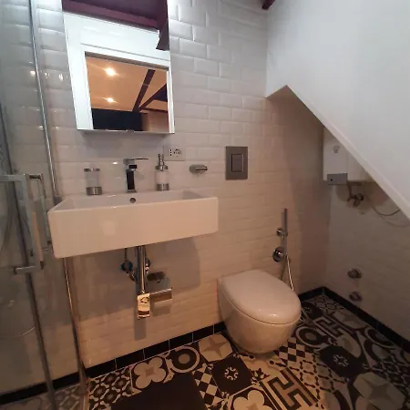 Interno3 בית הארחה